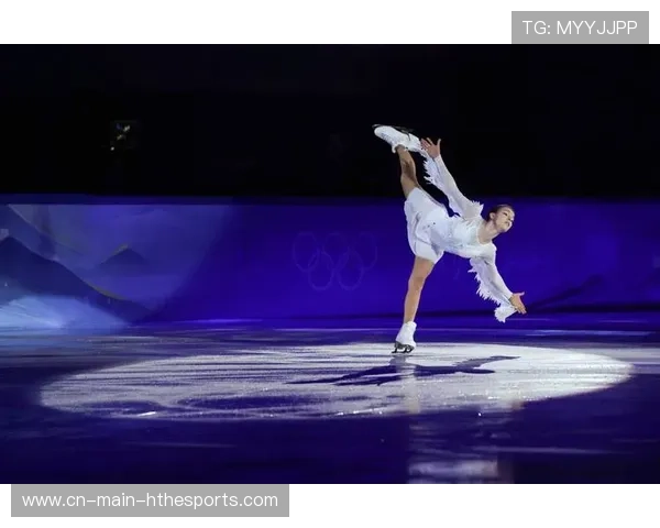 花样滑冰队完善表演动作细节，整套节奏更协调